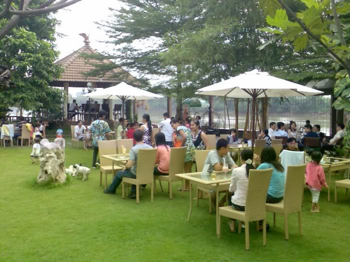 Ngọc Phát Riverside Cafe